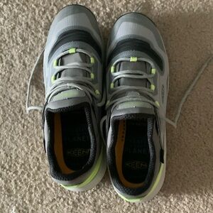 Brand new Keen hiking shoes